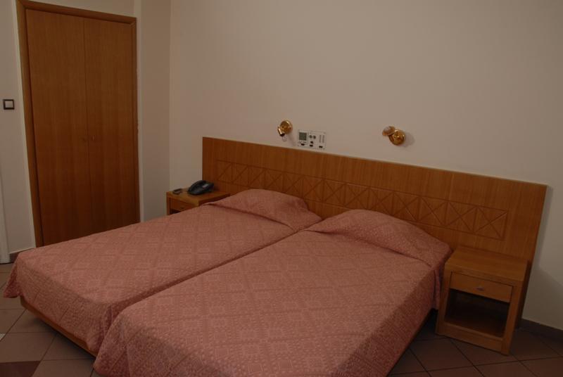 Achillion Hotel Athen Zimmer foto